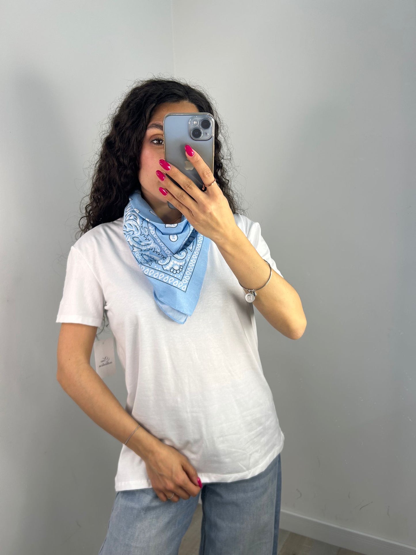T-SHIRT CON BANDANA