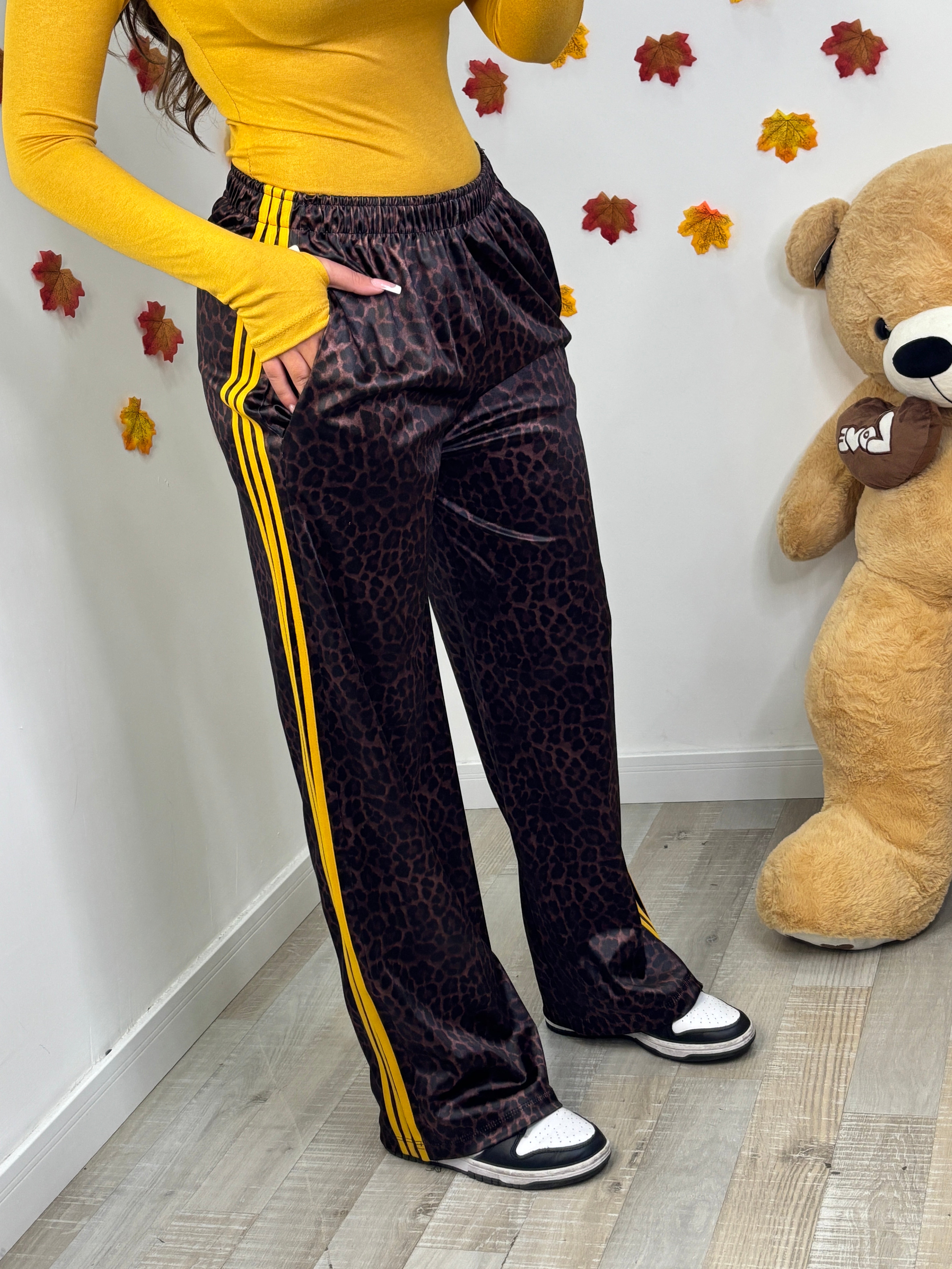 PANTALONE PHARREL LEOPARDATO