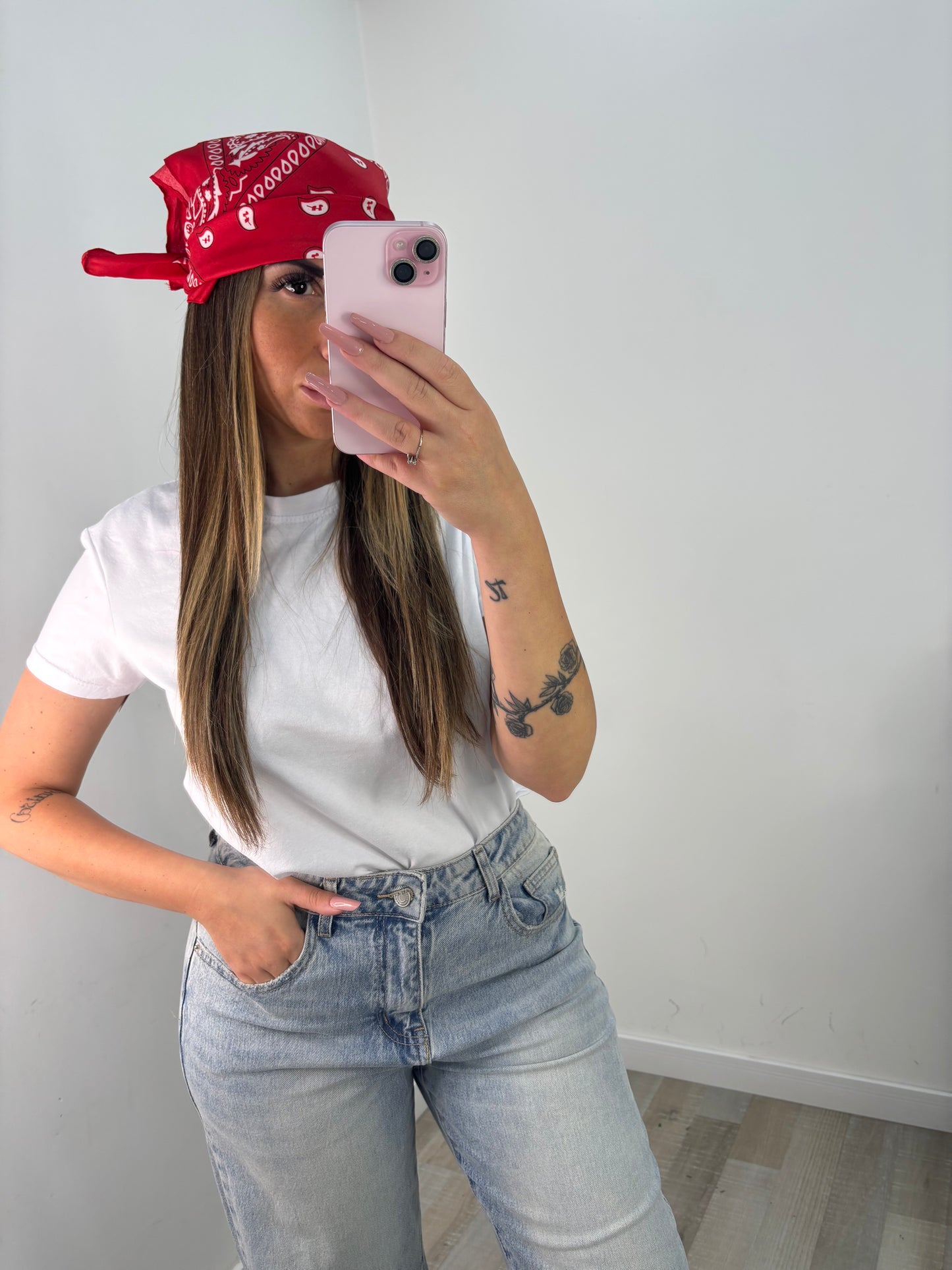 T-SHIRT CON BANDANA