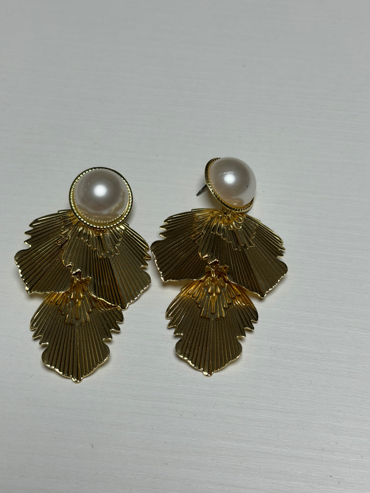 ORECCHINO FOGLIA PERLA ORO