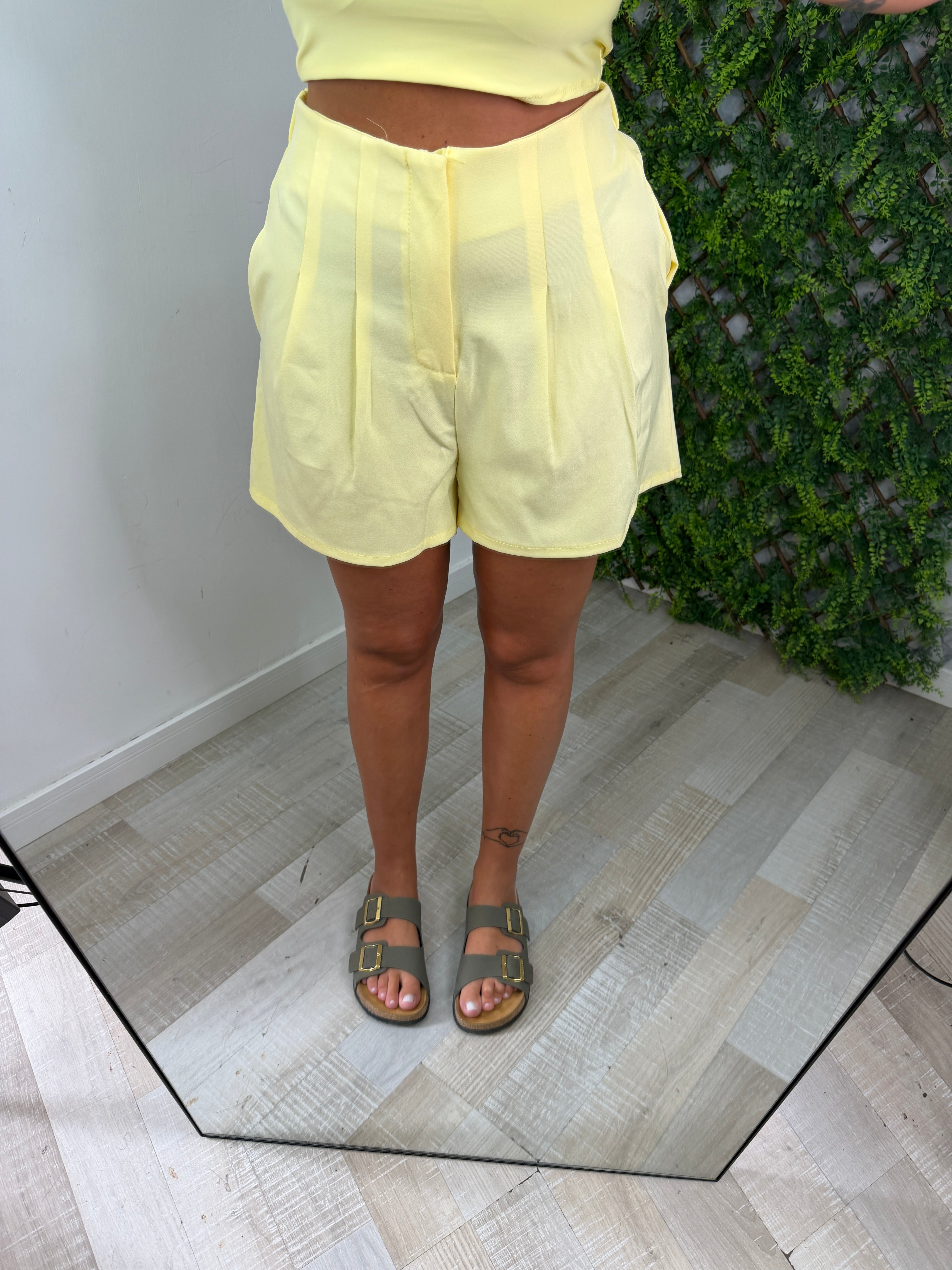 PANTALONCINO GIALLO