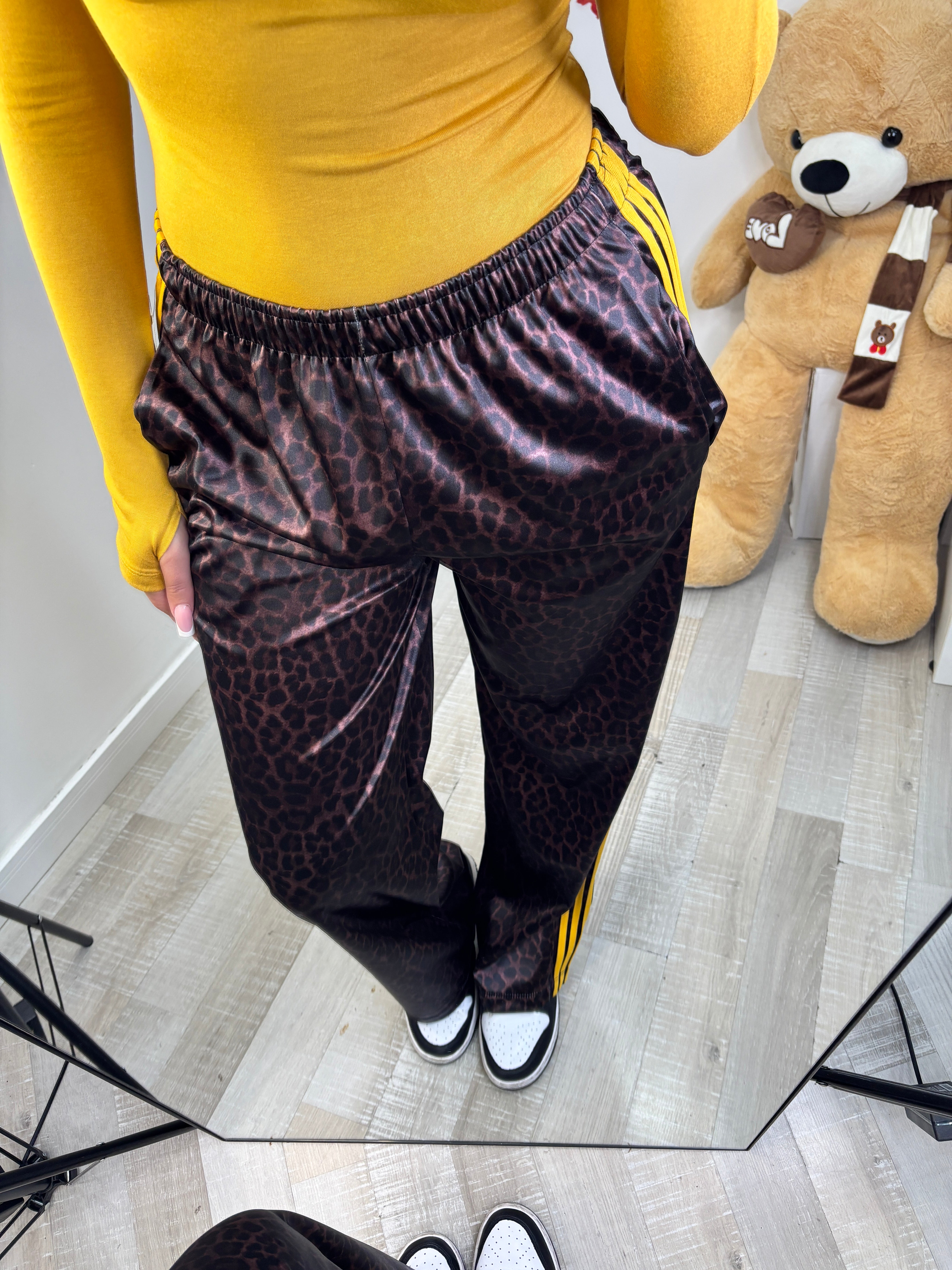 PANTALONE PHARREL LEOPARDATO