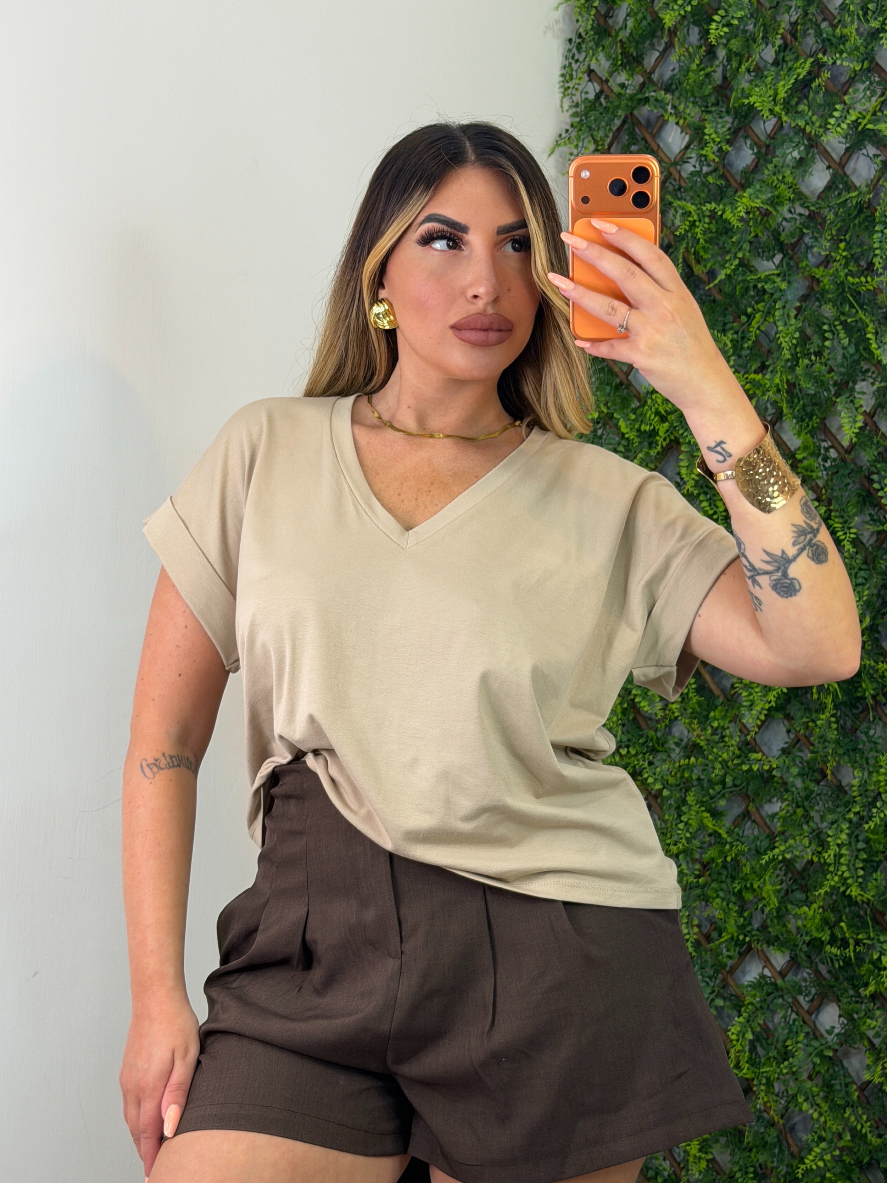 T-SHIRT SCOLLO A “V”