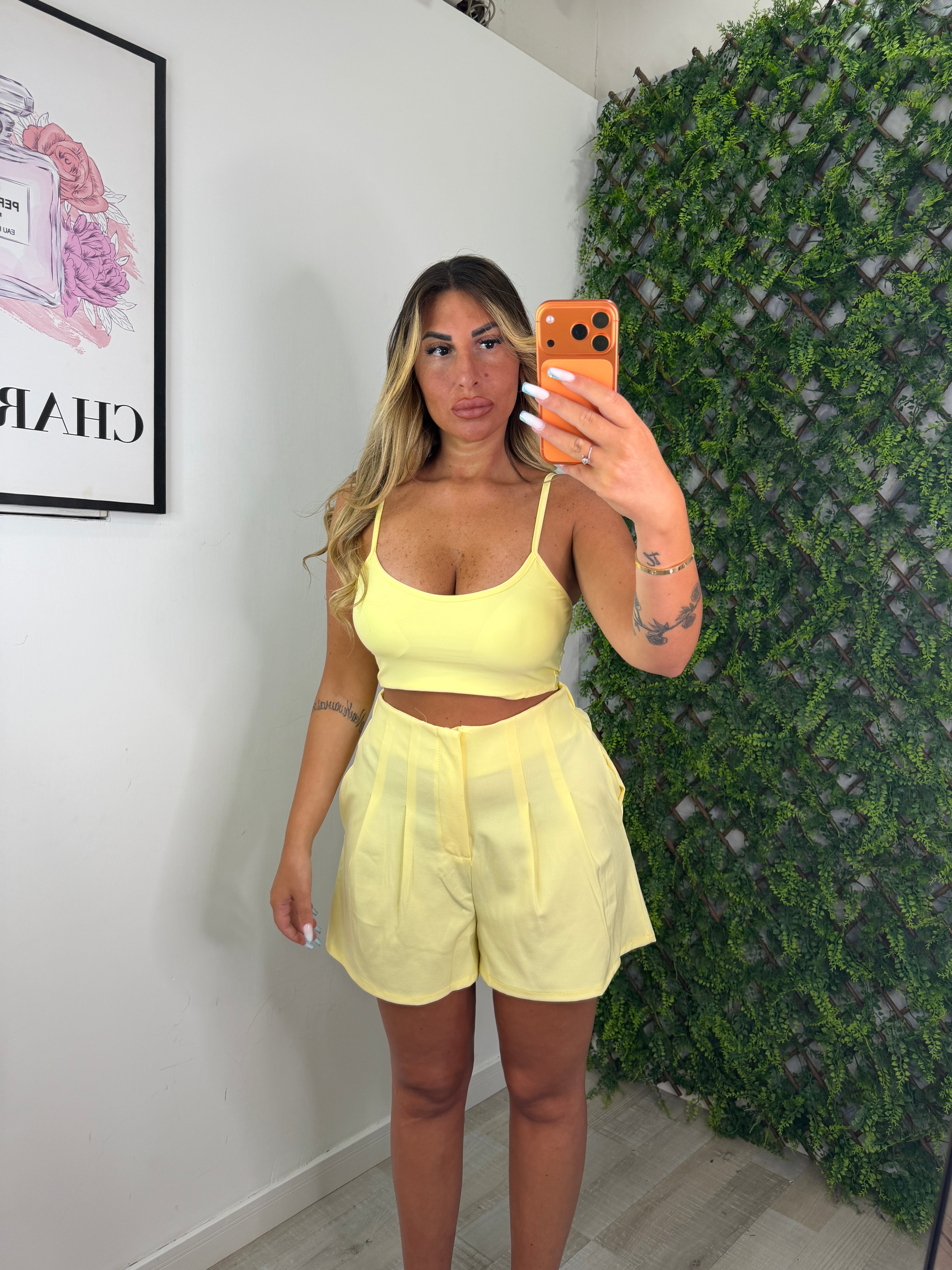 PANTALONCINO GIALLO