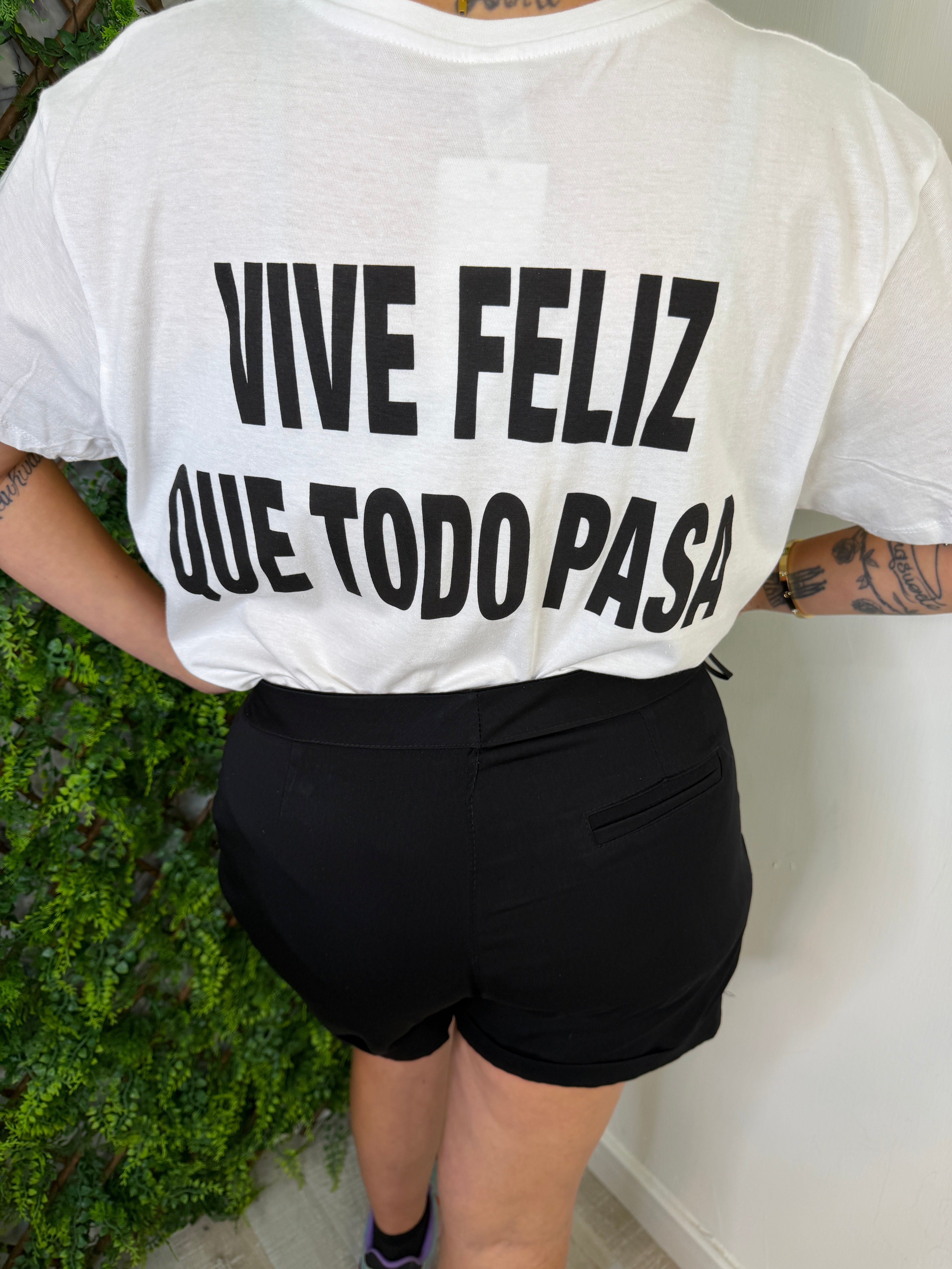 T-SHIRT “ VIVE FELIZ QUE TODO PASA “