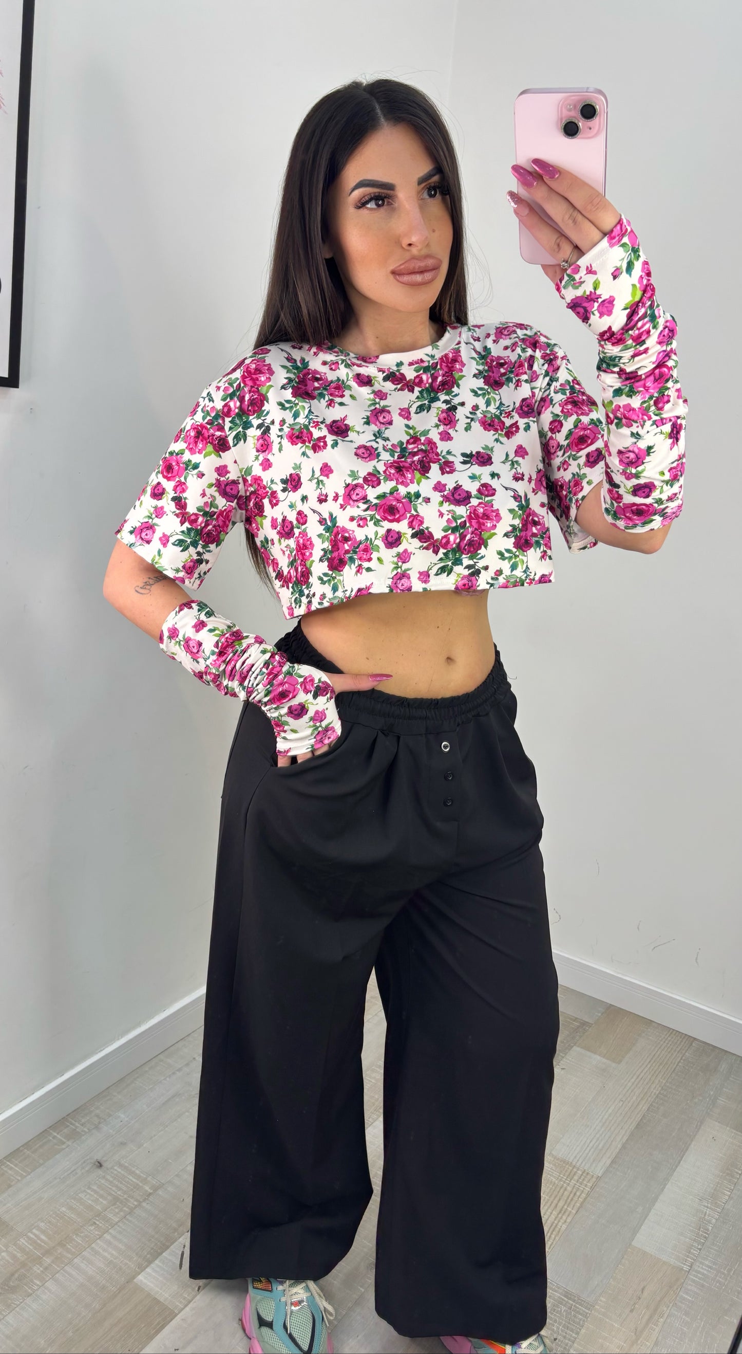 T-SHIRT CROP FIORI FUCSIA