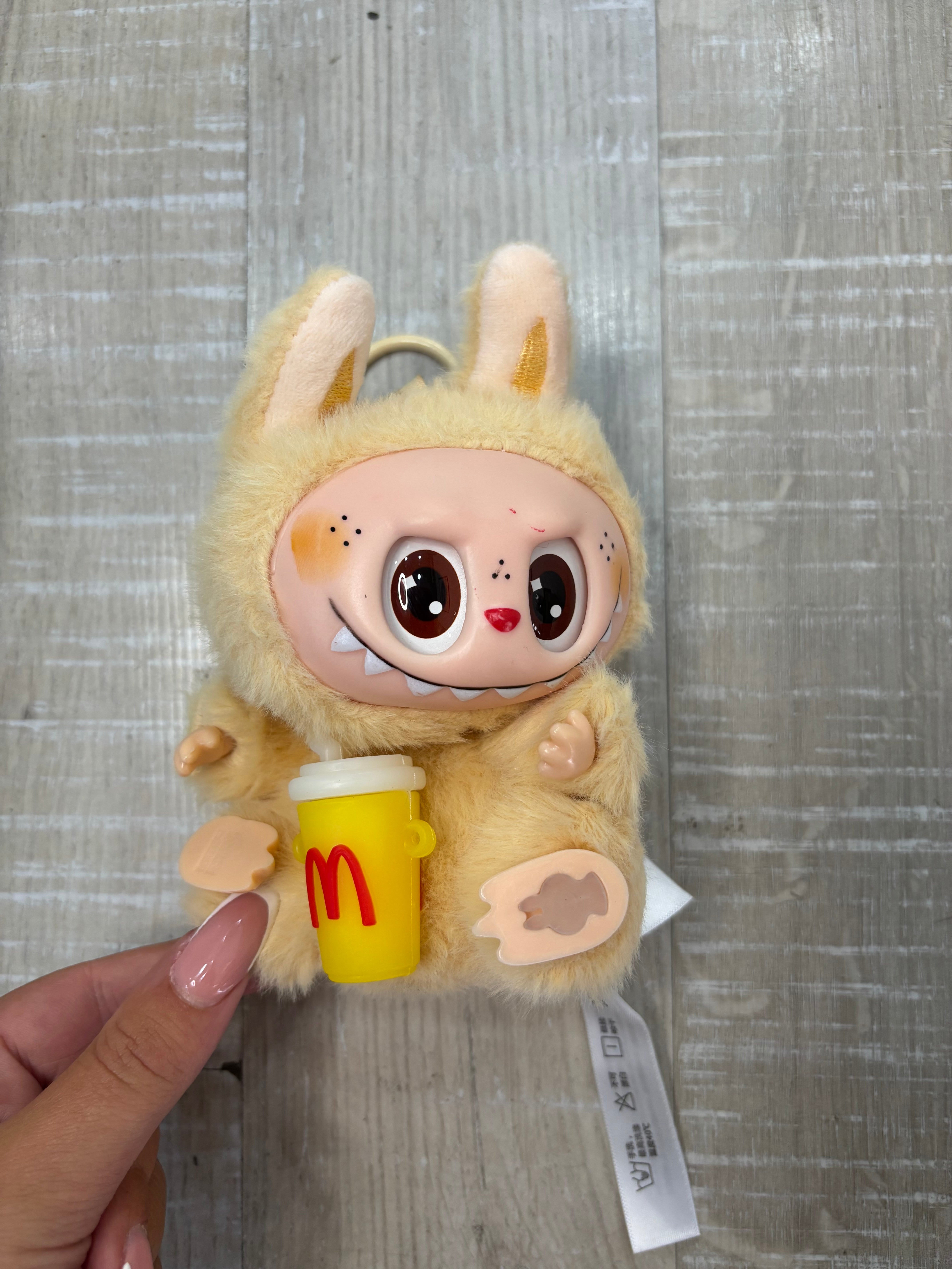 LABUBU MC DONALD’S GIALLO