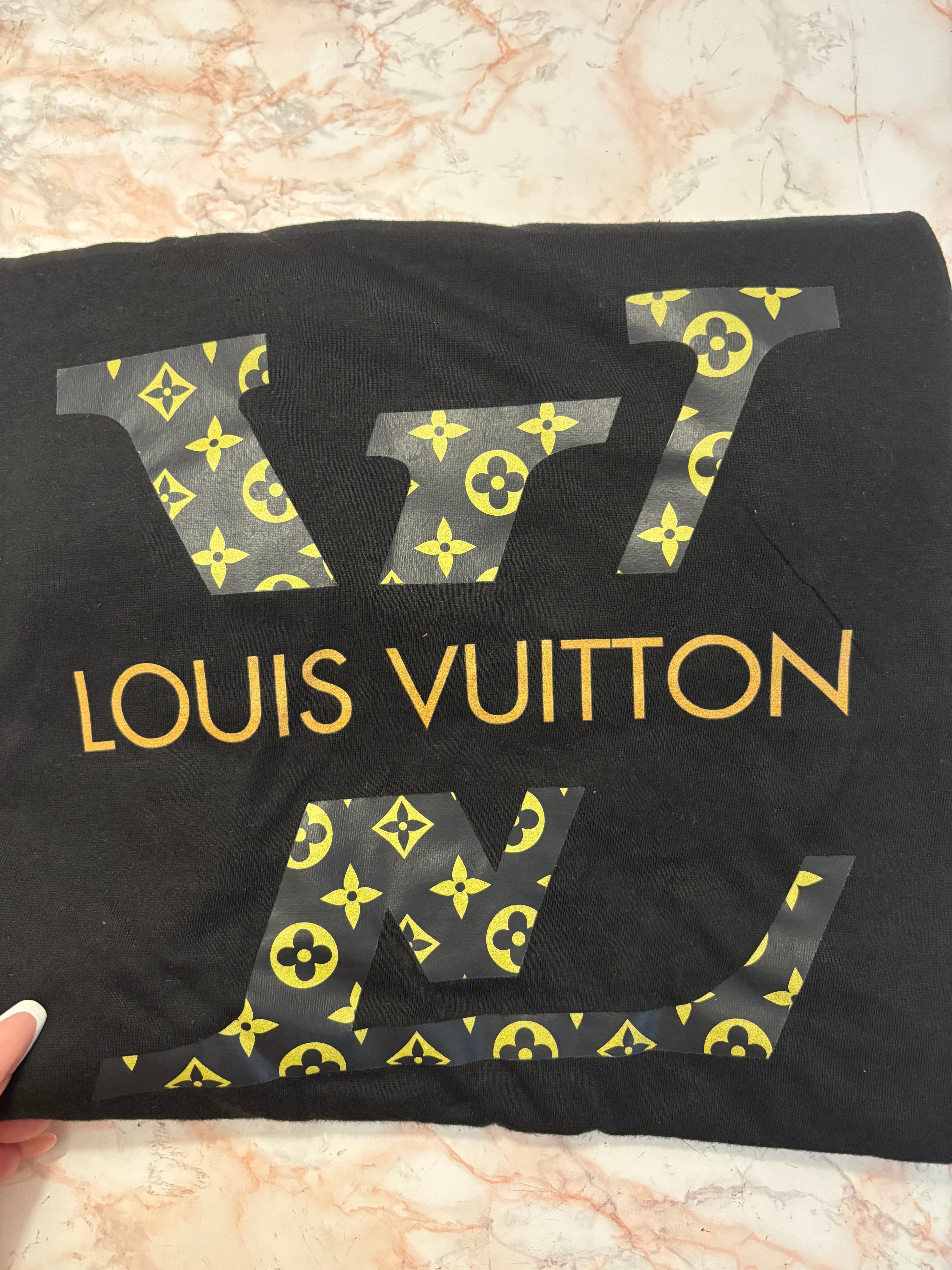 T-SHIRT CURVY L.V.
