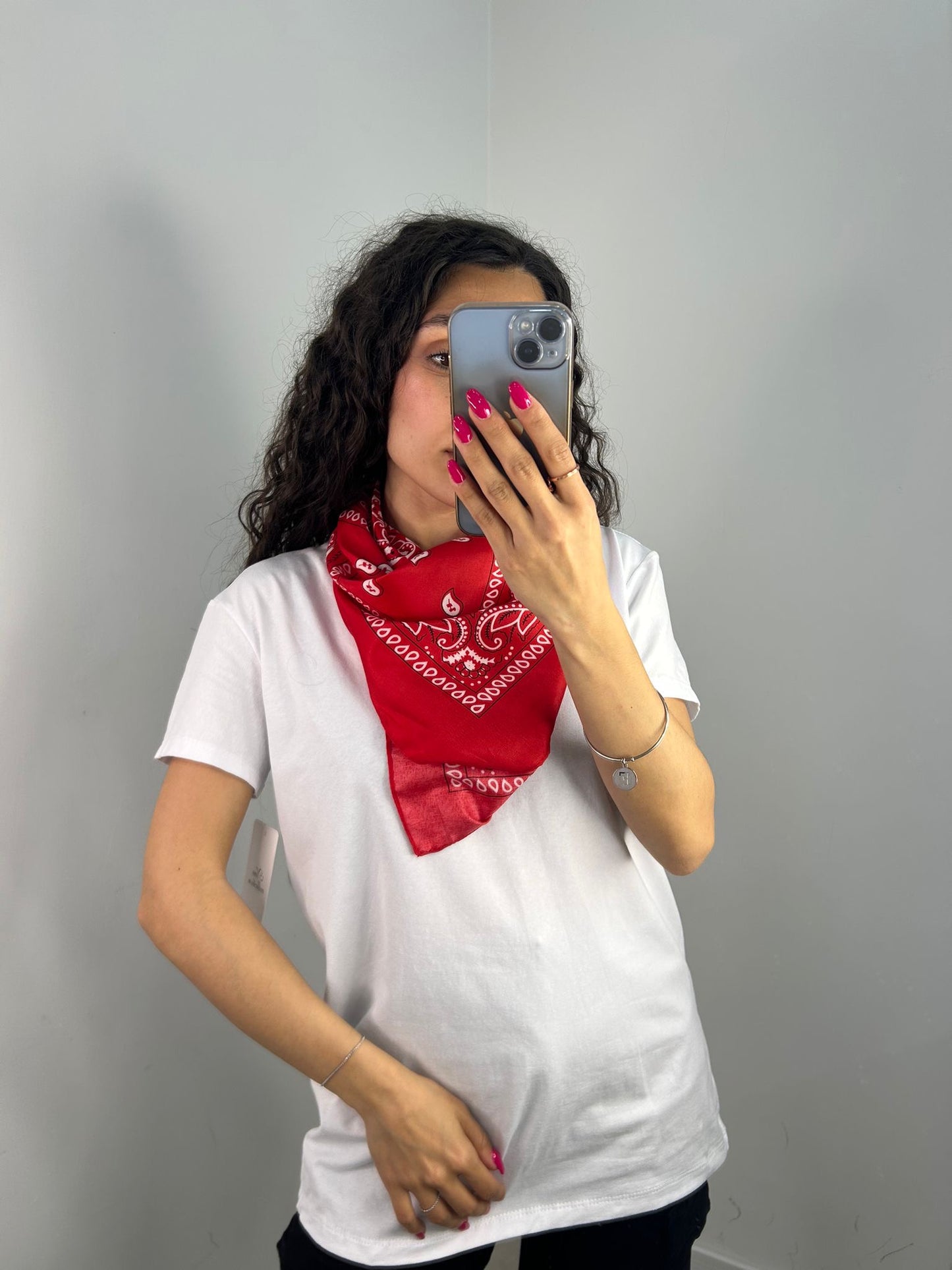 T-SHIRT CON BANDANA