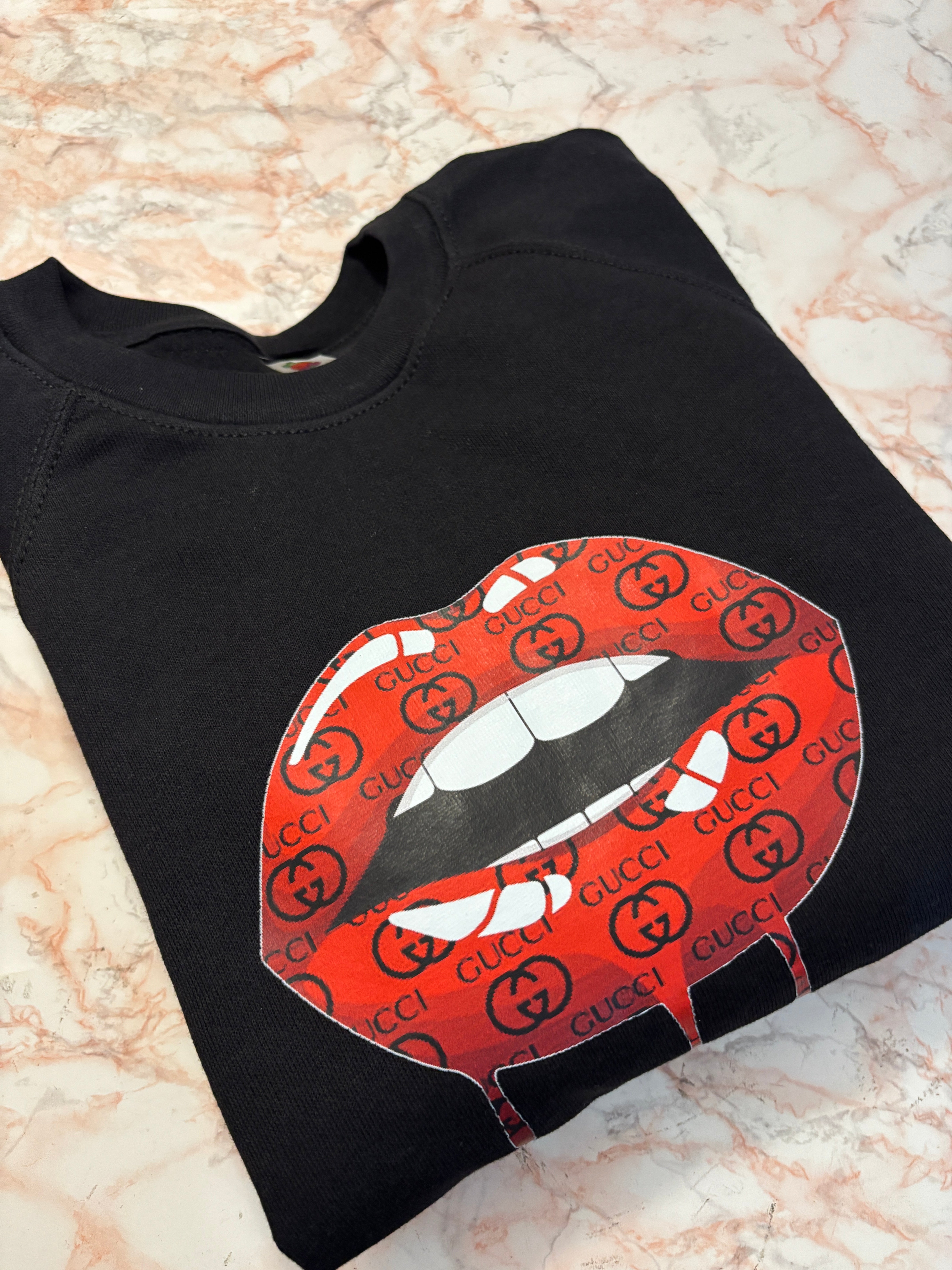 FELPA LIPS GG