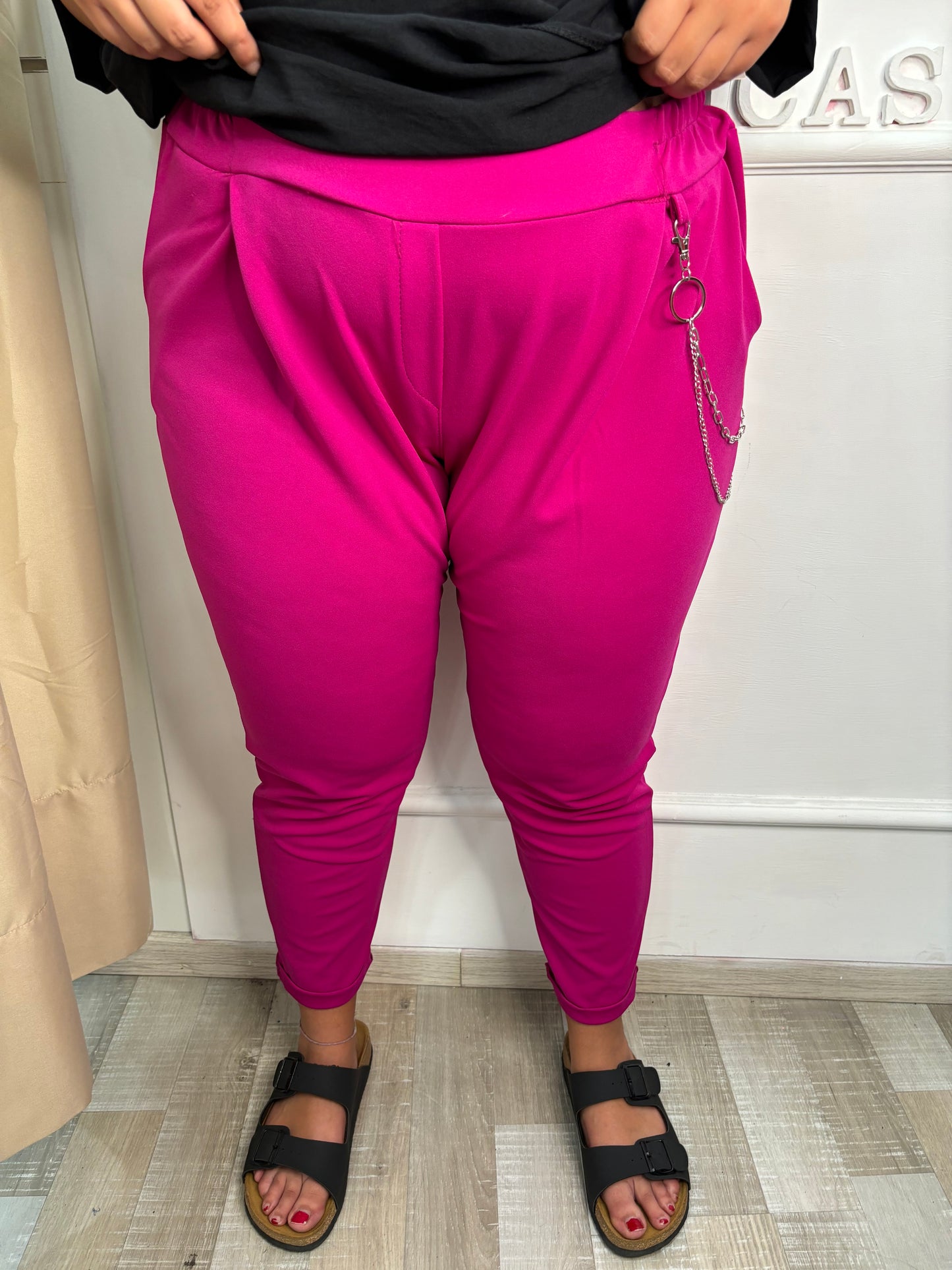PANTALONE CURVY FUCSIA CON CATENA