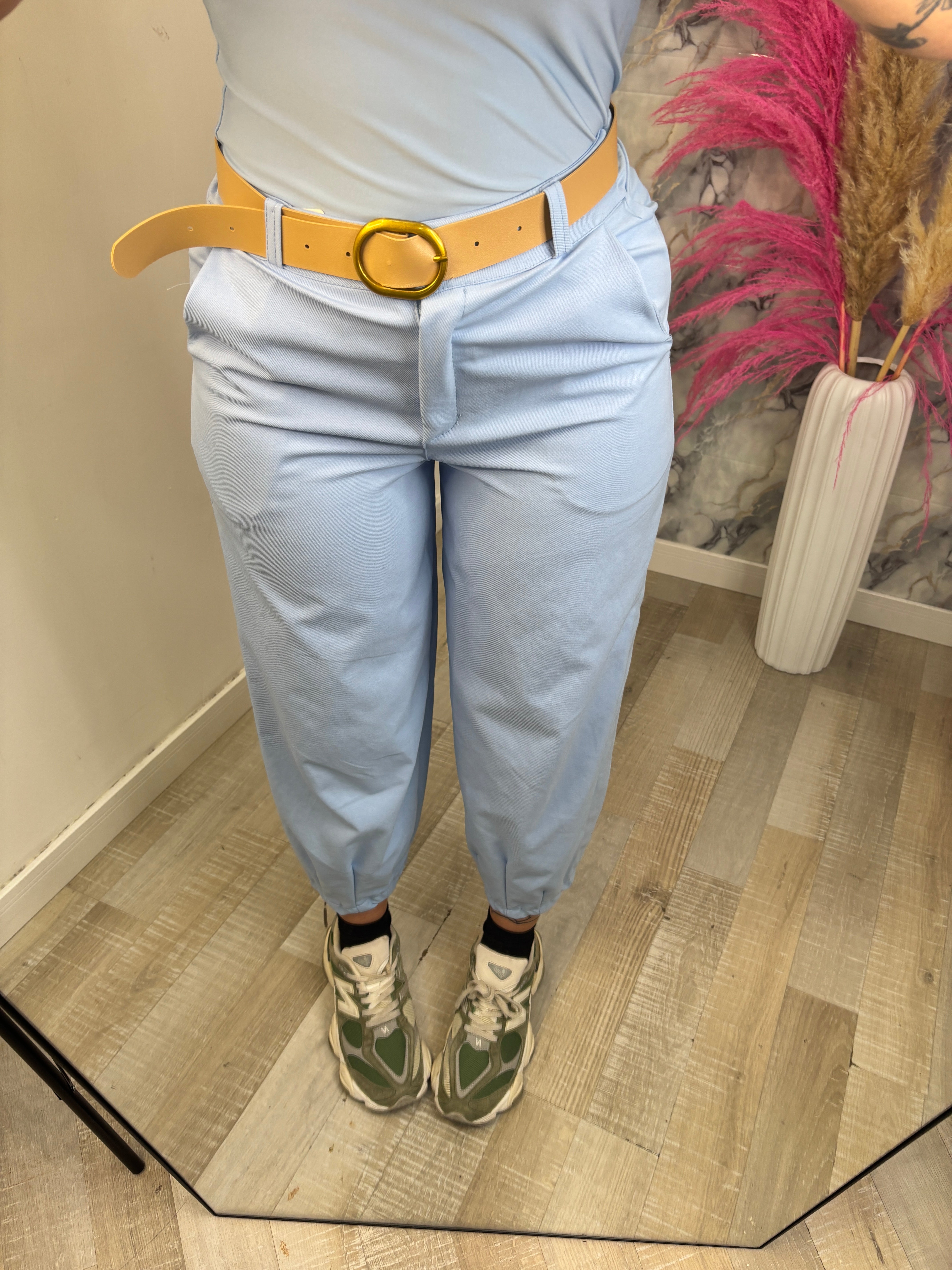 PANTALONE CON CINTURA CELESTE